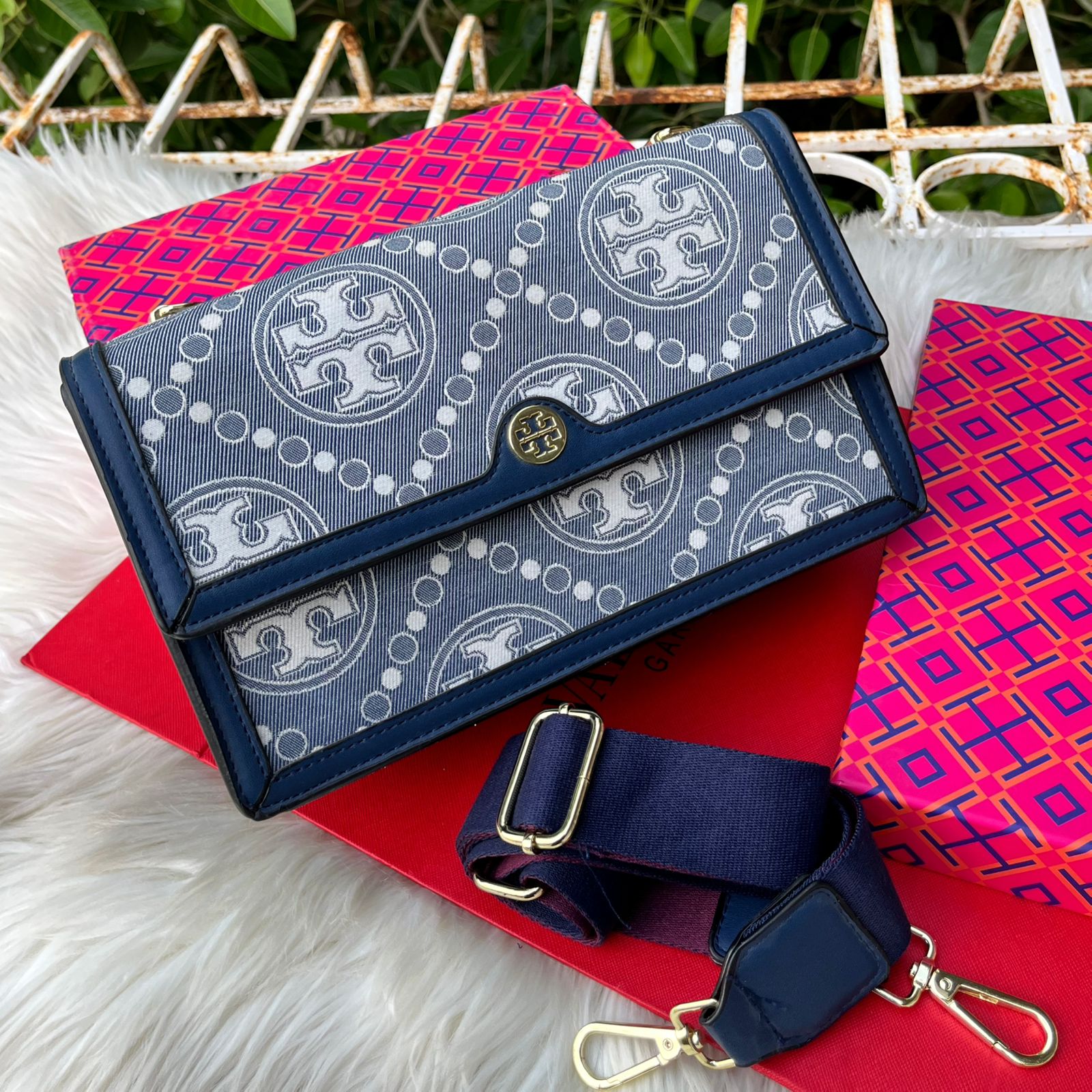 T-B-Cross shoulder bag