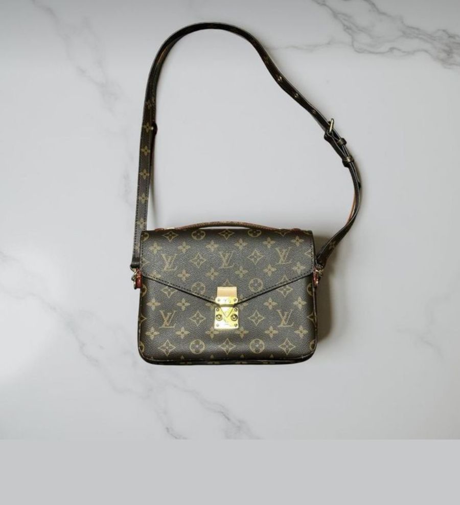 L-VUITTON CORSS BODY