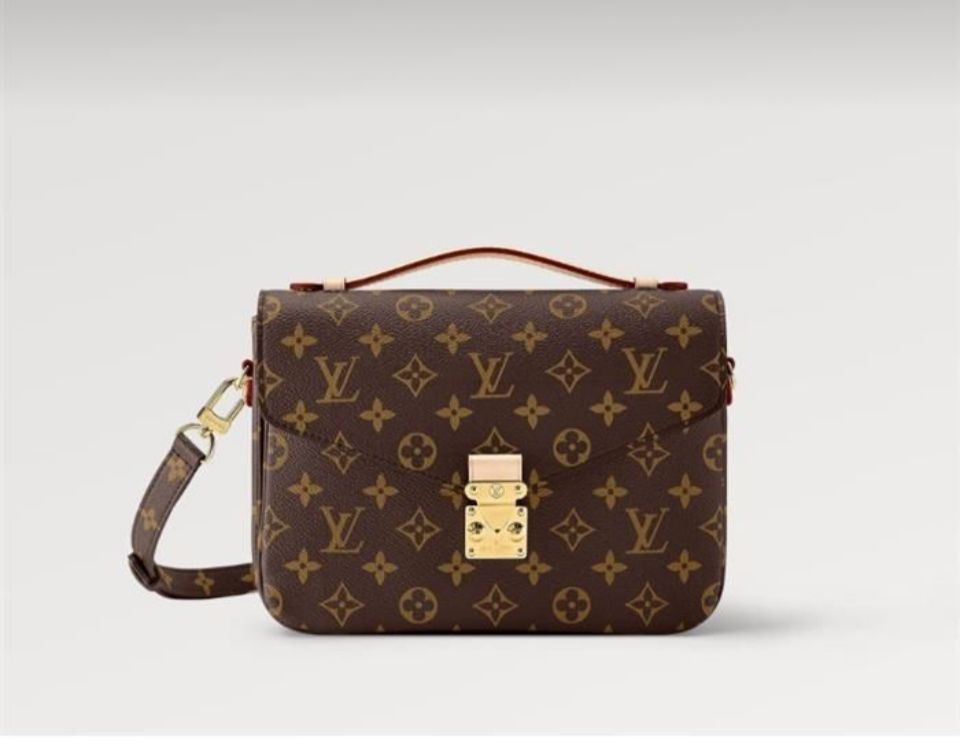 L-VUITTON CORSS BODY