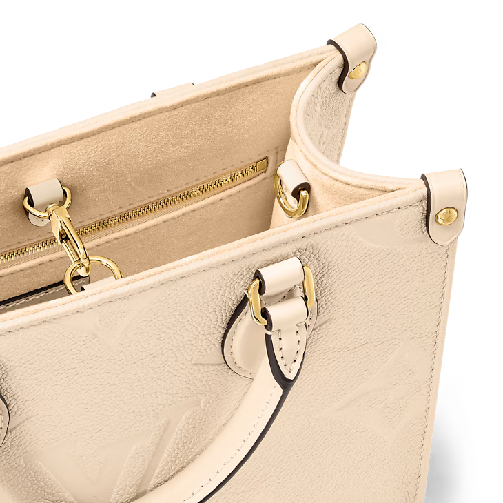 Louis Vuitton Beige
OnTheGo PM