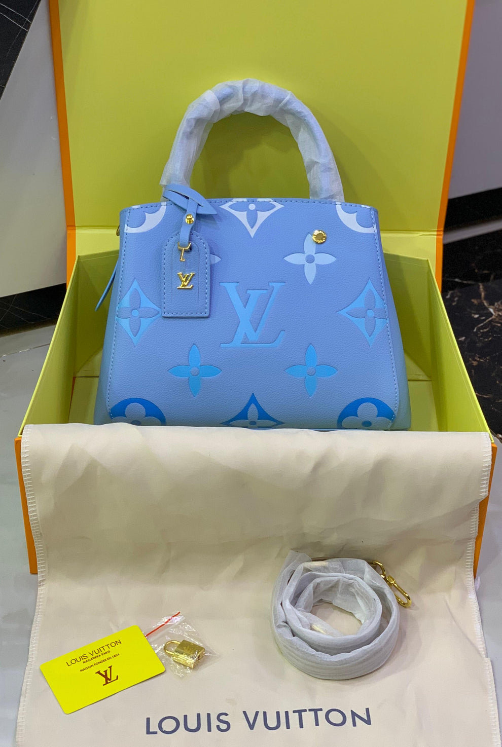 Louis Vuitton Top
Handle Bag