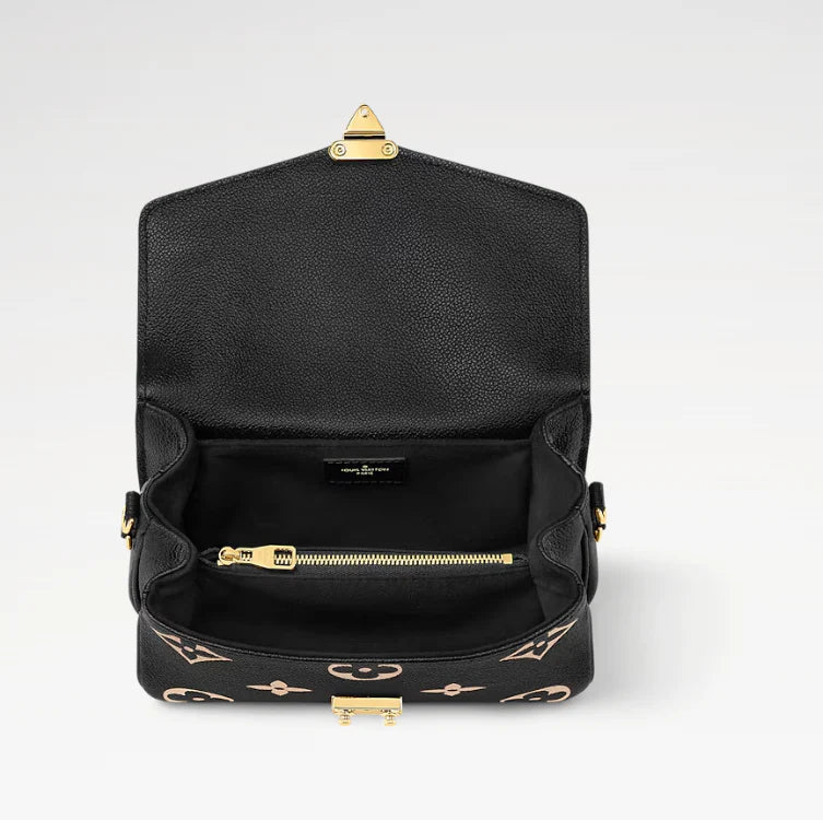 Louis vuitton
Pochette Métis
East West