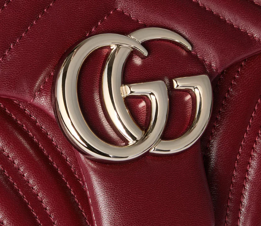 GUCCI GG
Marmont medium shoulder bag