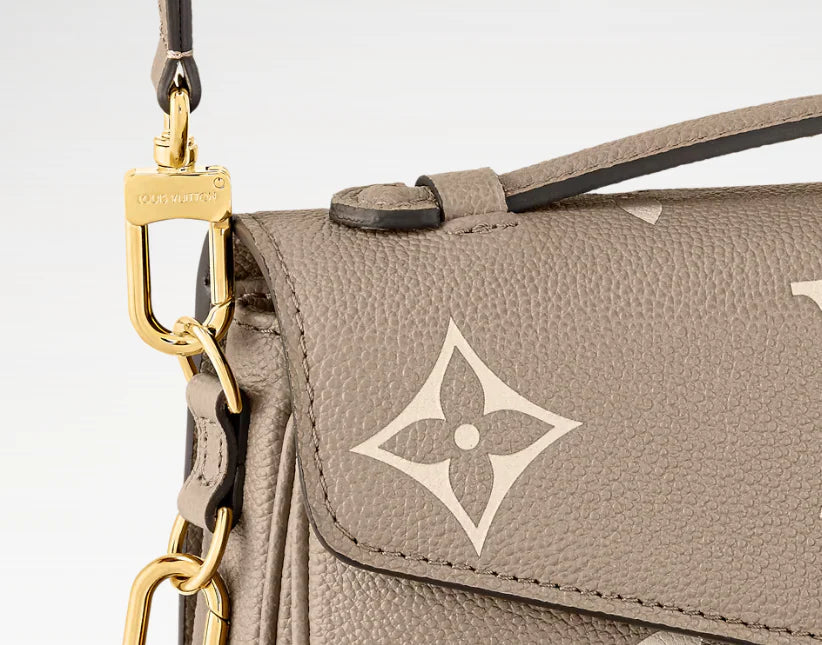 Louis vuitton
Pochette Métis
East West