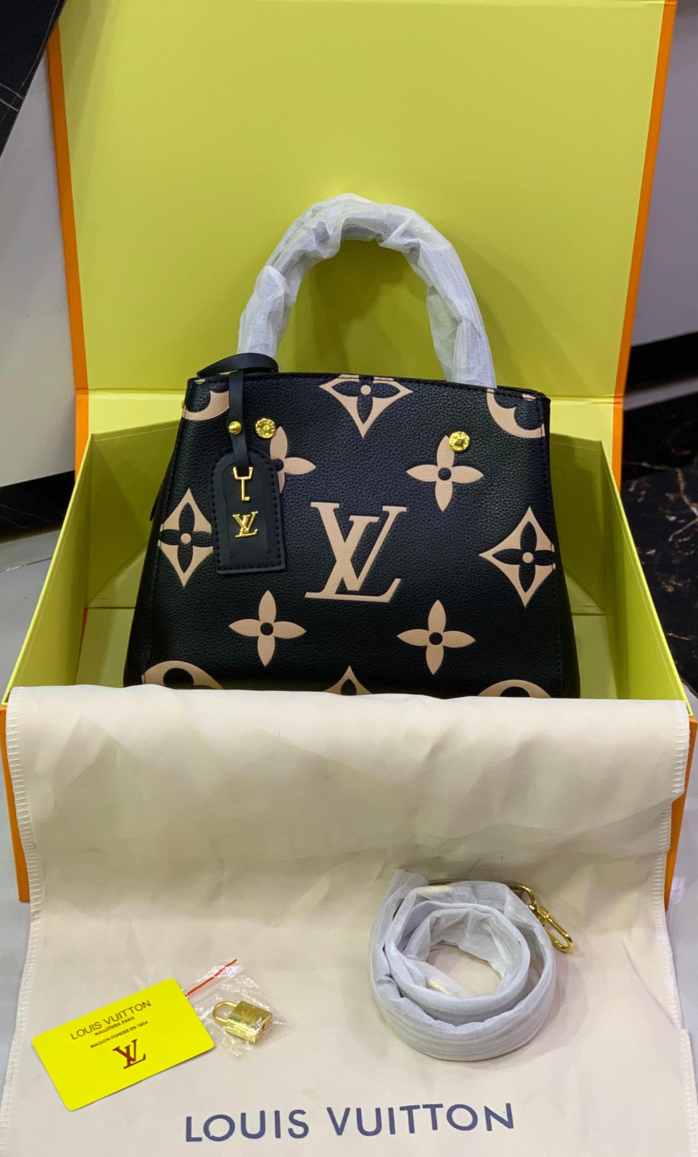 Louis Vuitton Top
Handle Bag