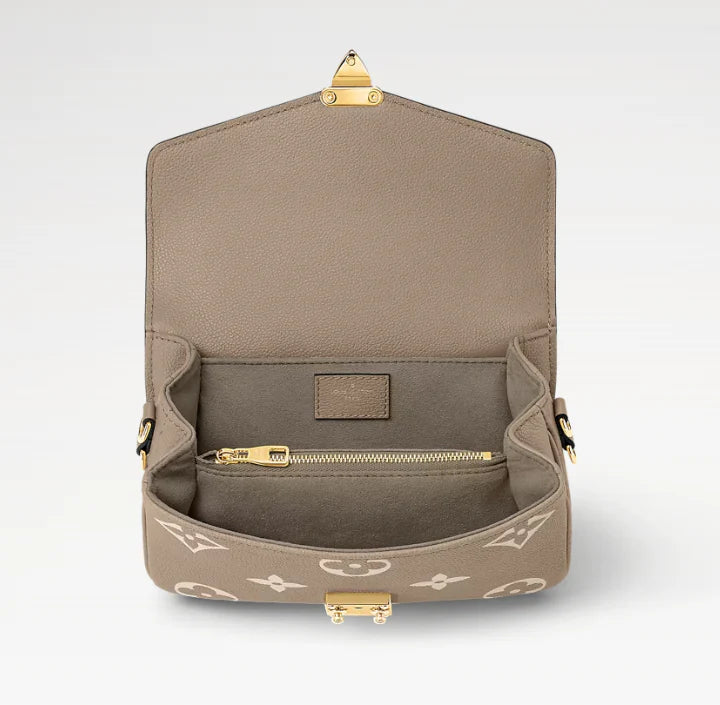 Louis vuitton
Pochette Métis
East West