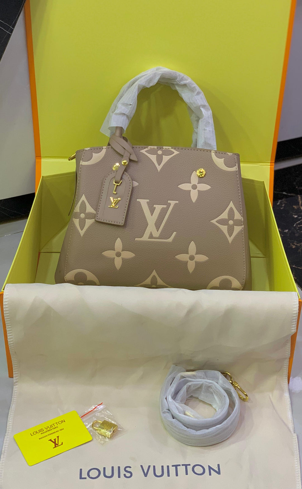 Louis Vuitton Top
Handle Bag